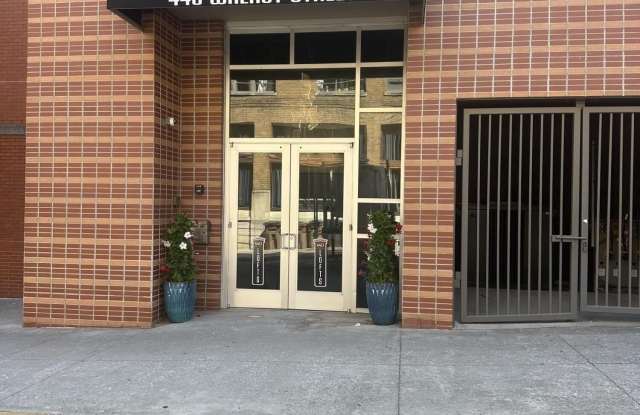 440 Walnut St Gallery 3