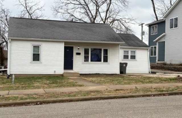 1302 N Woodburn Avenue photos photos