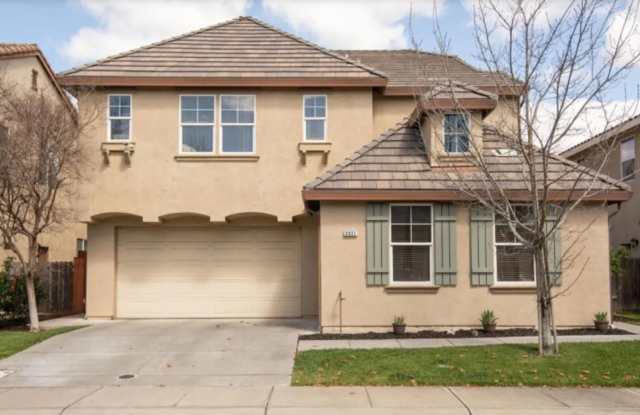 Available right away!  5 Bedrooms and 4 full Bathrooms Gallery 1