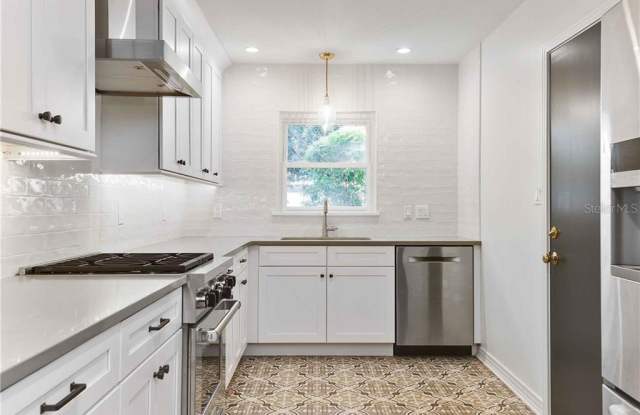 1116 N PARK AVENUE Gallery 2