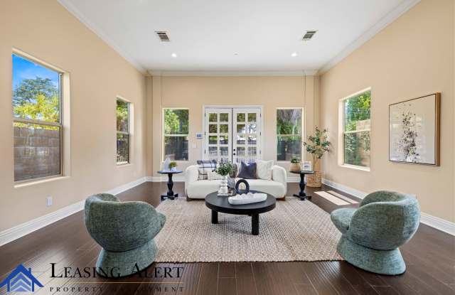 5011 Hayvenhurst Avenue Gallery 4