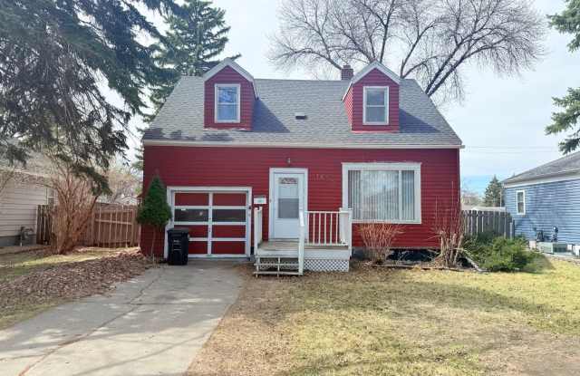 5BR Home with Fenced Backyard, Firepit & Bonus Space photos photos
