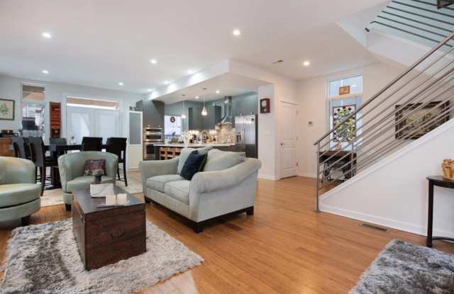 Amazing 4 Bed 4 Bath w/driveway in Northern Liberties! Gallery 4