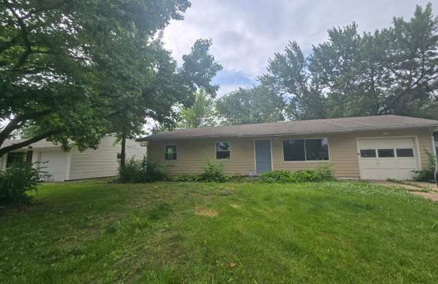 Beautiful 3 bed 1 bath house - 2201 Southeast 22nd Street, Topeka, KS 66605