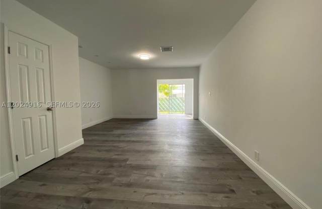 2460 Taylor St Gallery 2