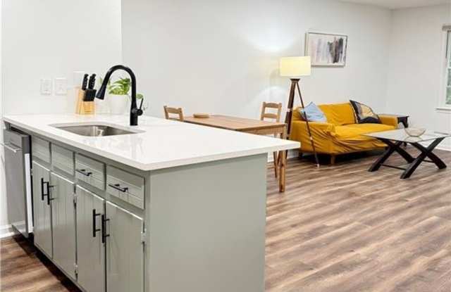 4193 N Shallowford Road Gallery 4