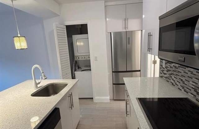 914 NE 15th Ave - 914 Northeast 15th Avenue, Fort Lauderdale, FL 33304