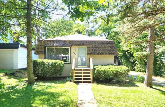 Spacious 2 Bedroom Home w/ 2.5 car garage - Westmont Gallery 1