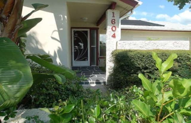 1604 Dale Cir - 1604 Dale Circle West, Dunedin, FL 34698
