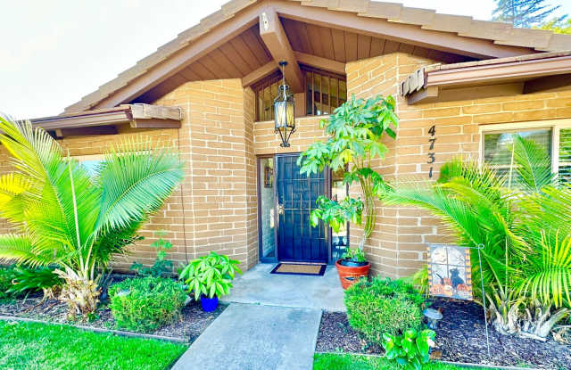 Beautifully Appointed & Fully Furnished, Shorter Term Rental in Quiet & Desirable Pala Mesa Village HOA Community of Fallbrook! Gallery 3
