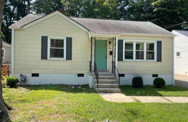 Renovated 3 Bedroom Near UNCG & Downtown Greensboro - Stackable Washer & Dryer Included! Gallery 3