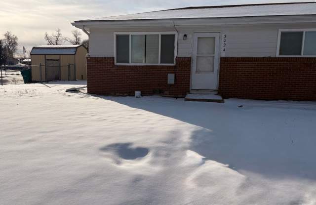 Charming 2-Bedroom Oasis with Spacious Front Yard! photos photos