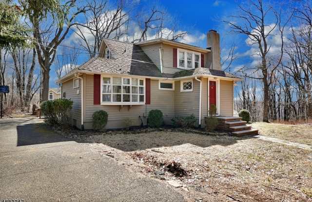 44 HILLCREST BLVD - 44 Hillcrest Boulevard, Somerset County, NJ 07059