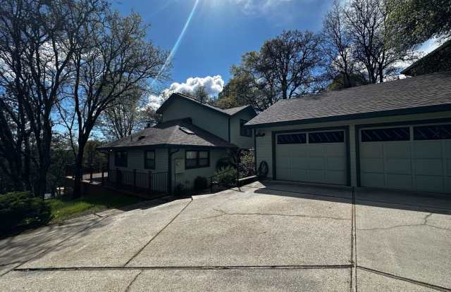 Spacious 4 bedroom, 3 bathroom home photos photos