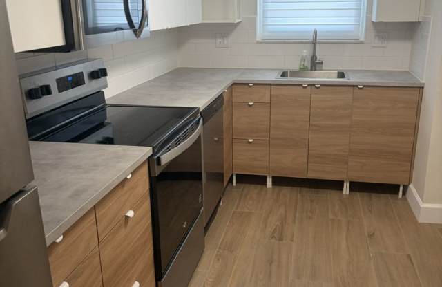 Prestigous Townhome in Colonial Townhouses Gallery 4