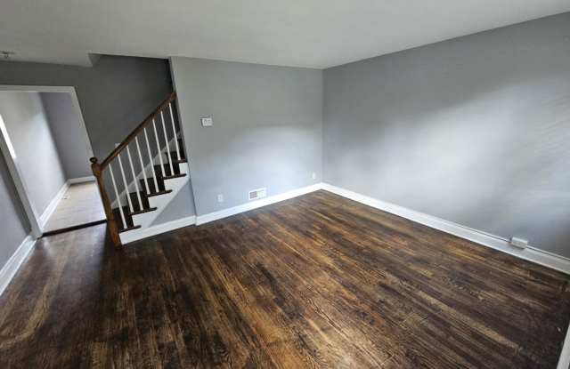 Recently Updated 3 Bedroom/ 1.5 Bathroom Townhouse! photos photos