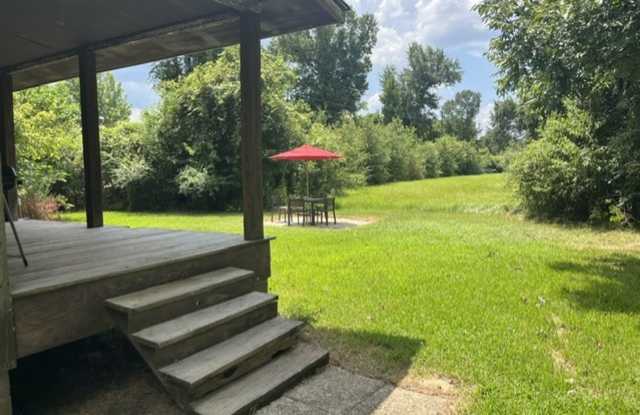 11917 N. Harrells Ferry Road Gallery 3