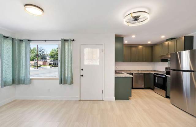 Newly Renovated 2 BD Brick Bungalow in Riverwalk District! photos photos