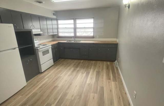 W 7th St photos photos