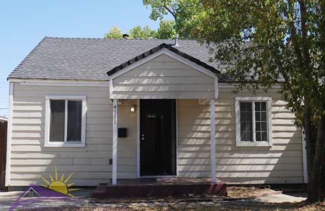 Cozy 2 Bed 1 Bath 728qft single family home in Oak Park photos photos Cozy 2 Bed 1 Bath 728qft single family home in Oak Park photos photos