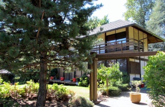 28 MONTICELLO DR - 28 Monticello Drive, Lake Oswego, OR 97035