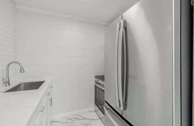 Knoxville 37917 - Newly Renovated Throughout 1 Bedroom Apartment in Park Ridge - Contact Ryan Fogarty 865-333-4840 Gallery 1