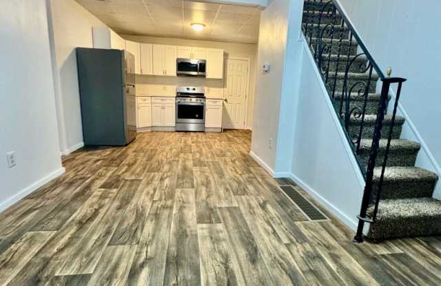 Live at 3573 Jasper St photos photos
