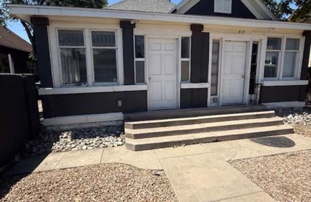 Close to Downtown Beautiful 2 bed 1 bath - 819 8th Street Northwest, Albuquerque, NM 87102