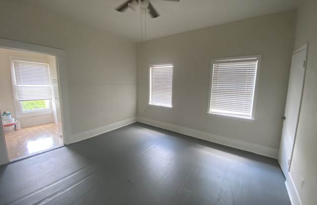 4917 Brady Gallery 3