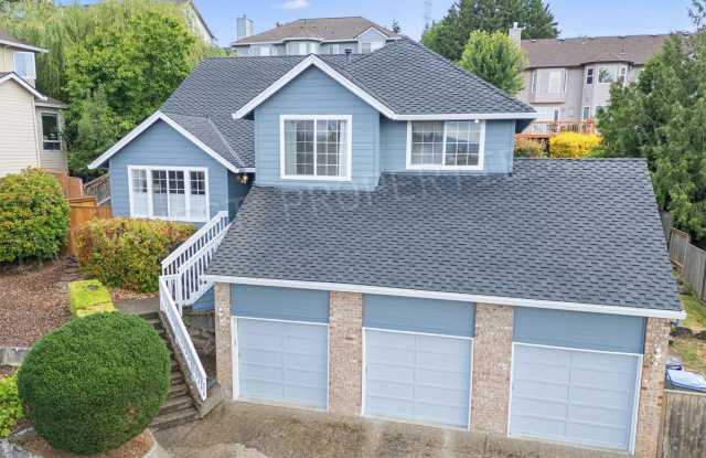 4+ Bedroom Tigard Home With a Beautiful View, 3 Car Garage, A/C, Fenced Backyard  W/D in Unit! photos photos