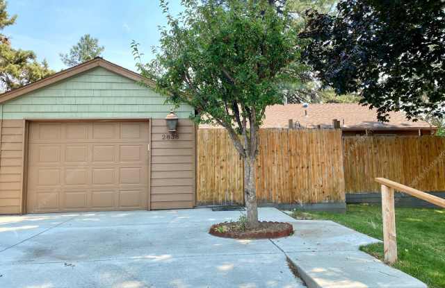 A Rare Find: Expansive NE Bend Home with Extra Lot  Outdoor Retreat photos photos