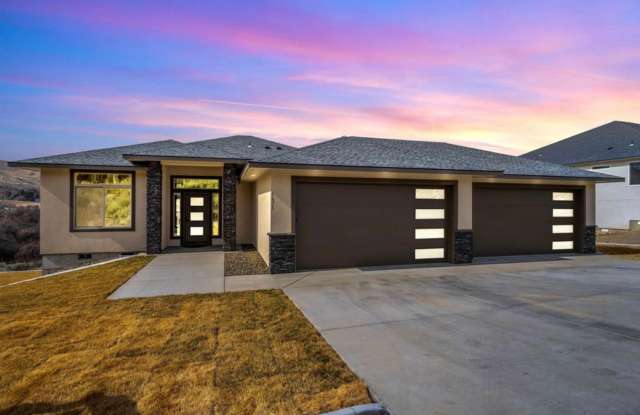 Luxury New Construction Five Bedroom Three Bath home in Richland! photos photos