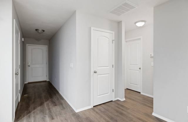 3 Bedroom Duplex - Springfield MO Gallery 1