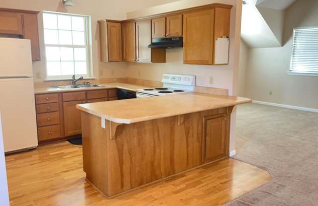 Peaceful 2-bedroom 1-bath Cottage with Deck, Privacy, and Scenic Views! Electric and water/sewer included in rent! photos photos