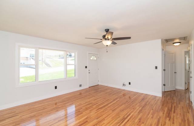 110 North Bluff Street Gallery 3