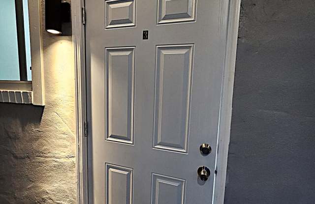 8142 New Kings Road - 11 photos photos 8142 New Kings Road - 11 photos photos