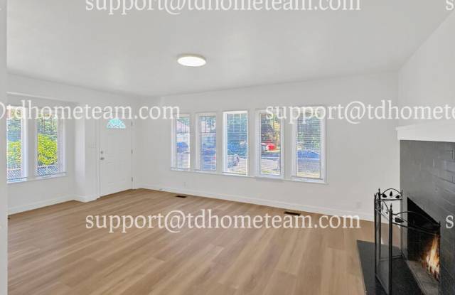 617 3rd Ave S Gallery 4