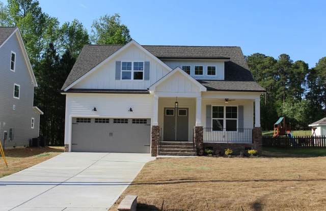 Room in 4 Bedroom Home in Fuquay-Varina Gallery 1
