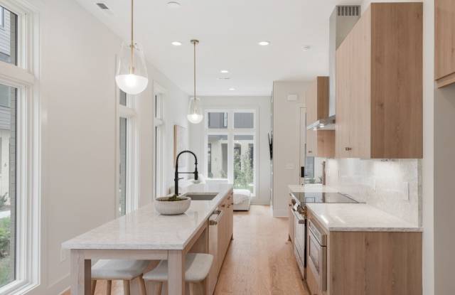 Stunning Salemtown Townhome photos photos Stunning Salemtown Townhome photos photos