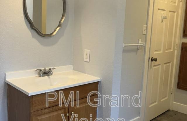 1035 W Main St photos photos
