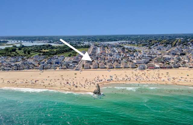 239 Beach Front Gallery 1