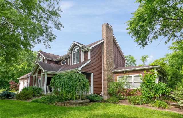 Cheerful 6-Bedroom Villa with fishing pond. - 5755 Butler Warren Road, Butler County, OH 45044