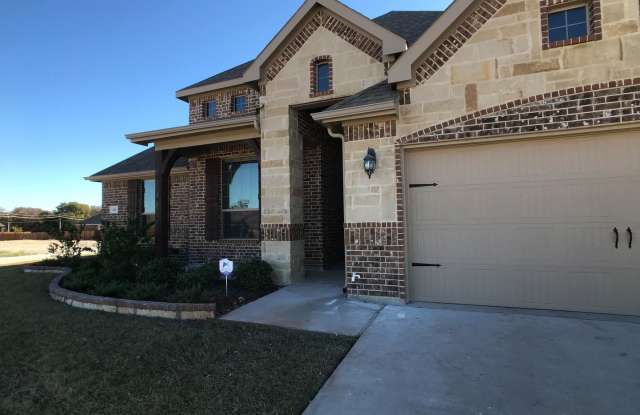 446 Canterbury Dr Gallery 4
