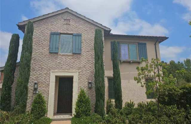 101 Della Gallery 2