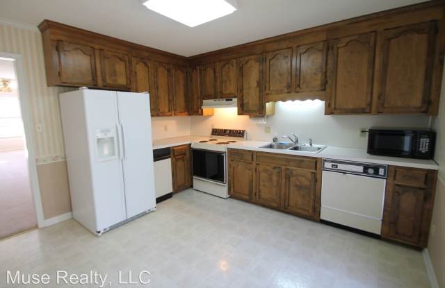 250 Pointe Circle Gallery 2