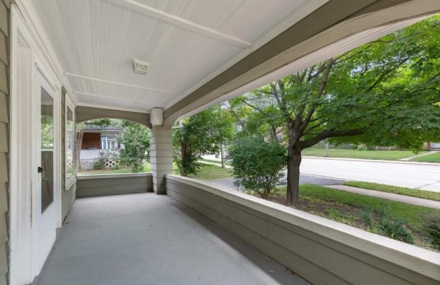 40 South Roselle Road - 40 South Roselle Road, Roselle, IL 60172