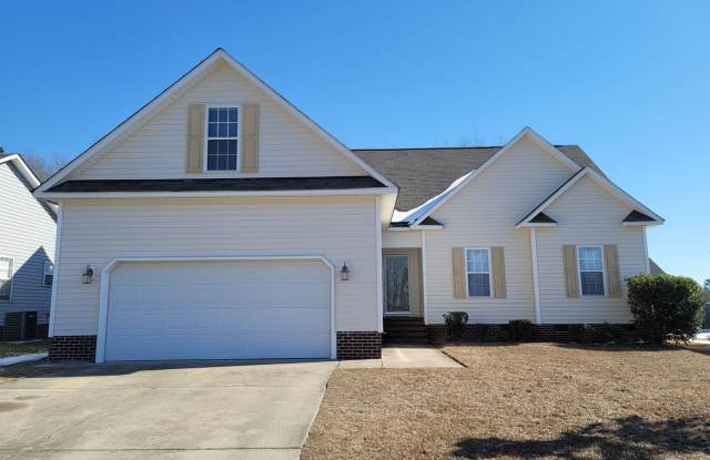NEW LISTING- 3 bd/ 2 ba located MINUTES from Fort Bragg! Quiet Neighborhood! photos photos