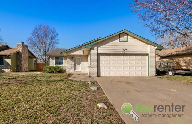 Charming 3 Bed 3 bath! - 5319 South Stoneborough Street, Wichita, KS 67217