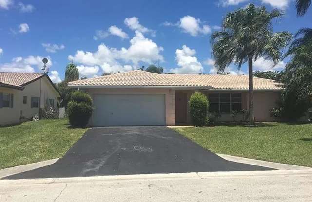 Must See! 3/2 house with 2 car garage / private pool / canal access - 10945 Northwest 40th Street, Coral Springs, FL 33065