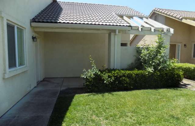 Charming 2-Bedroom, 2-Bath Triplex for Rent – Prime Tracy Location! Gallery 1